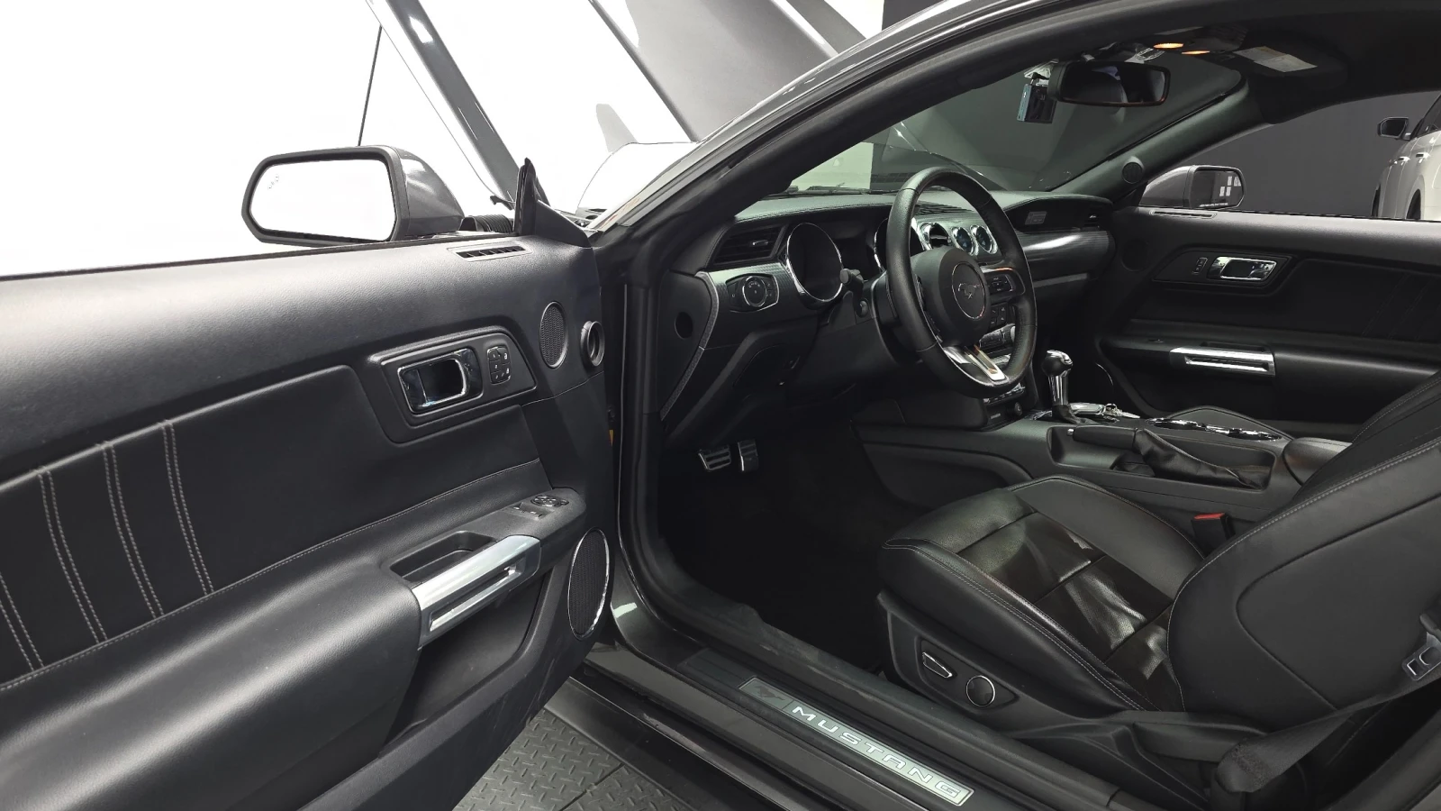 Ford Mustang Coupe 2.3 EcoBoost | Ventilated Seats, снимка 10 - Автомобили и джипове - 54914670