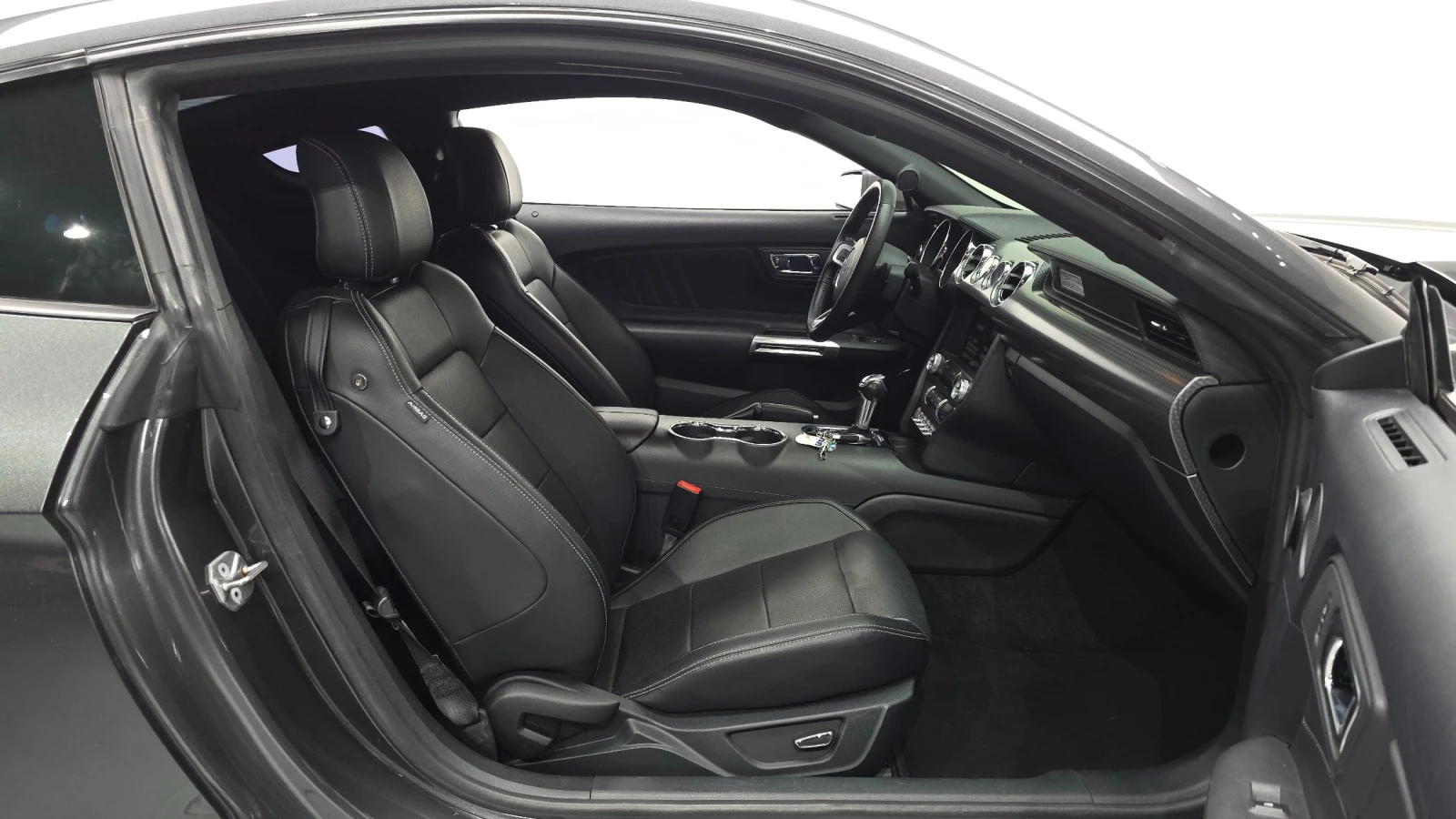 Ford Mustang Coupe 2.3 EcoBoost | Ventilated Seats, снимка 9 - Автомобили и джипове - 54914670