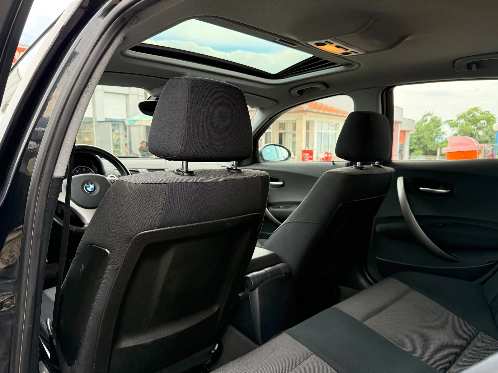 BMW 120 Auto/Печека/PDC, снимка 12 - Автомобили и джипове - 54946402