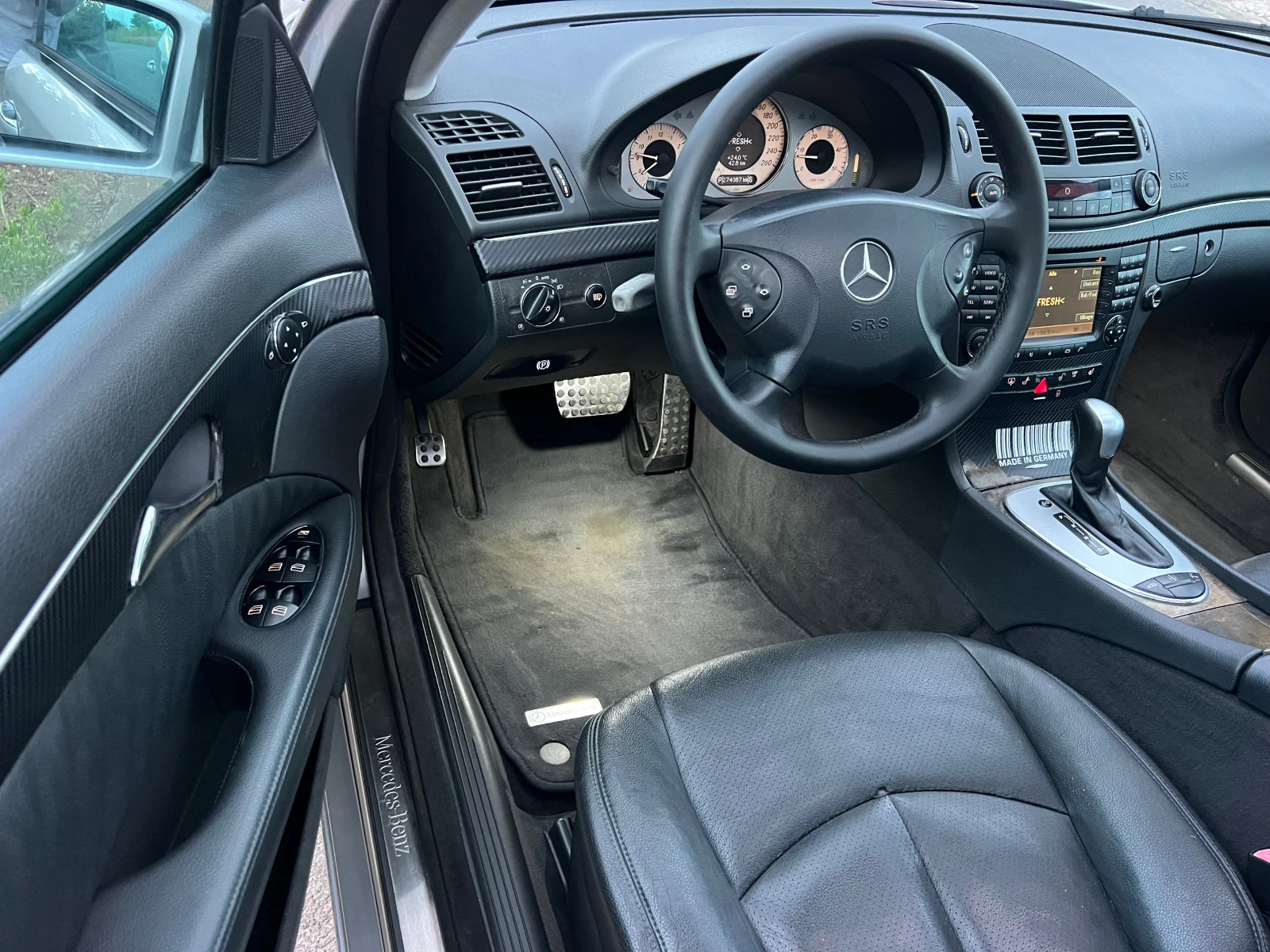 Mercedes-Benz E 320 AMG/PANORAMA/AVANTGARDE/XENON/NAVI/PODGREV/KOJA, снимка 9 - Автомобили и джипове - 55076033
