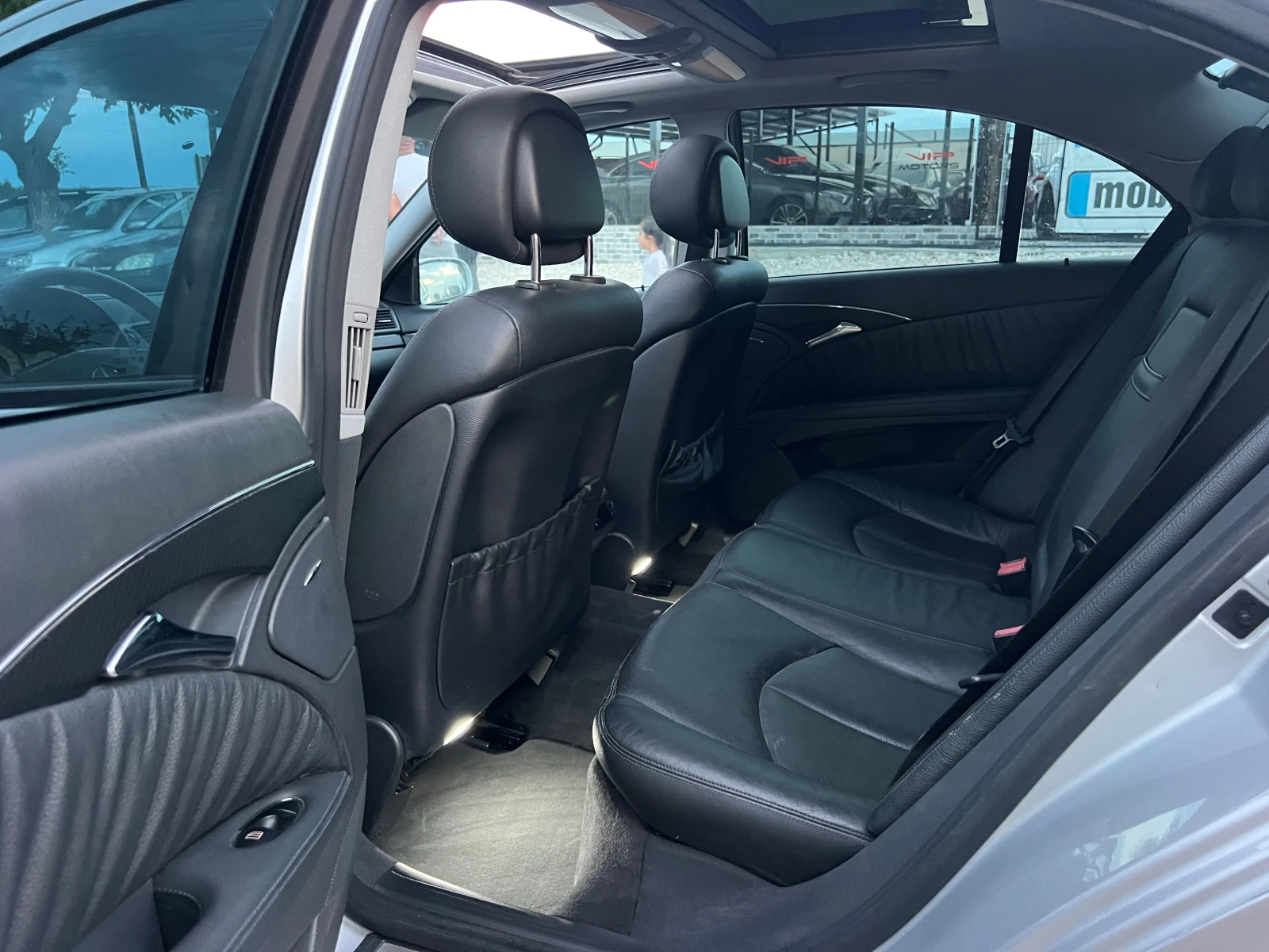 Mercedes-Benz E 320 AMG/PANORAMA/AVANTGARDE/XENON/NAVI/PODGREV/KOJA, снимка 17 - Автомобили и джипове - 55076033