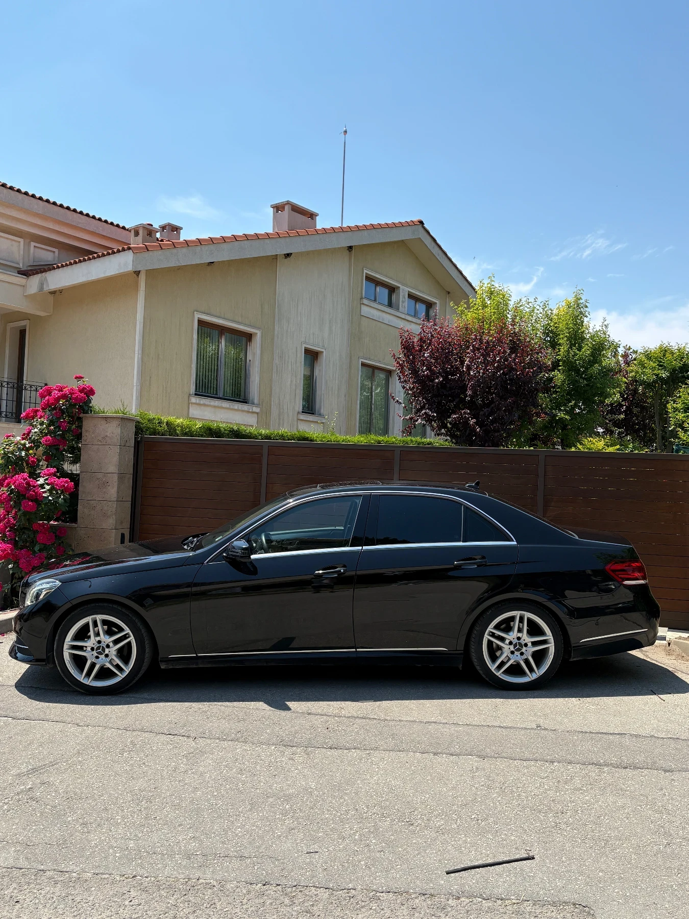 Mercedes-Benz E 220     Avantgarde Sport, снимка 4 - Автомобили и джипове - 55249951