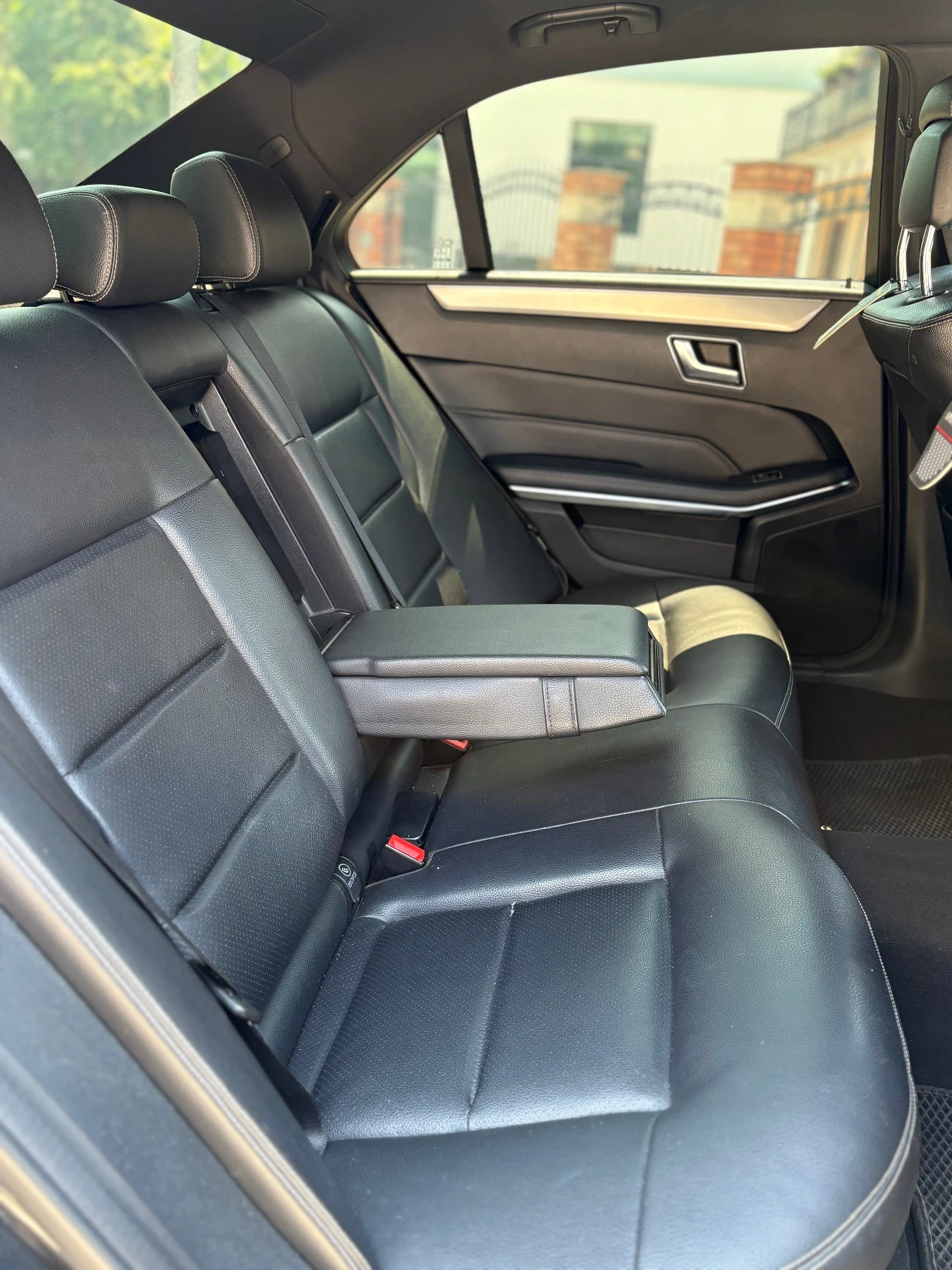 Mercedes-Benz E 220     Avantgarde Sport, снимка 13 - Автомобили и джипове - 55249951