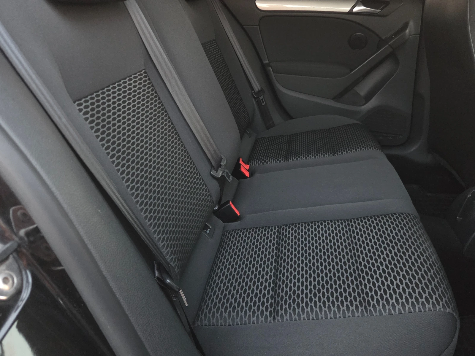 VW Golf 1.4i/БЕНЗИН/УНИКАЛНО ЗАПАЗЕН АВТОМОБИЛ, снимка 9 - Автомобили и джипове - 55535307