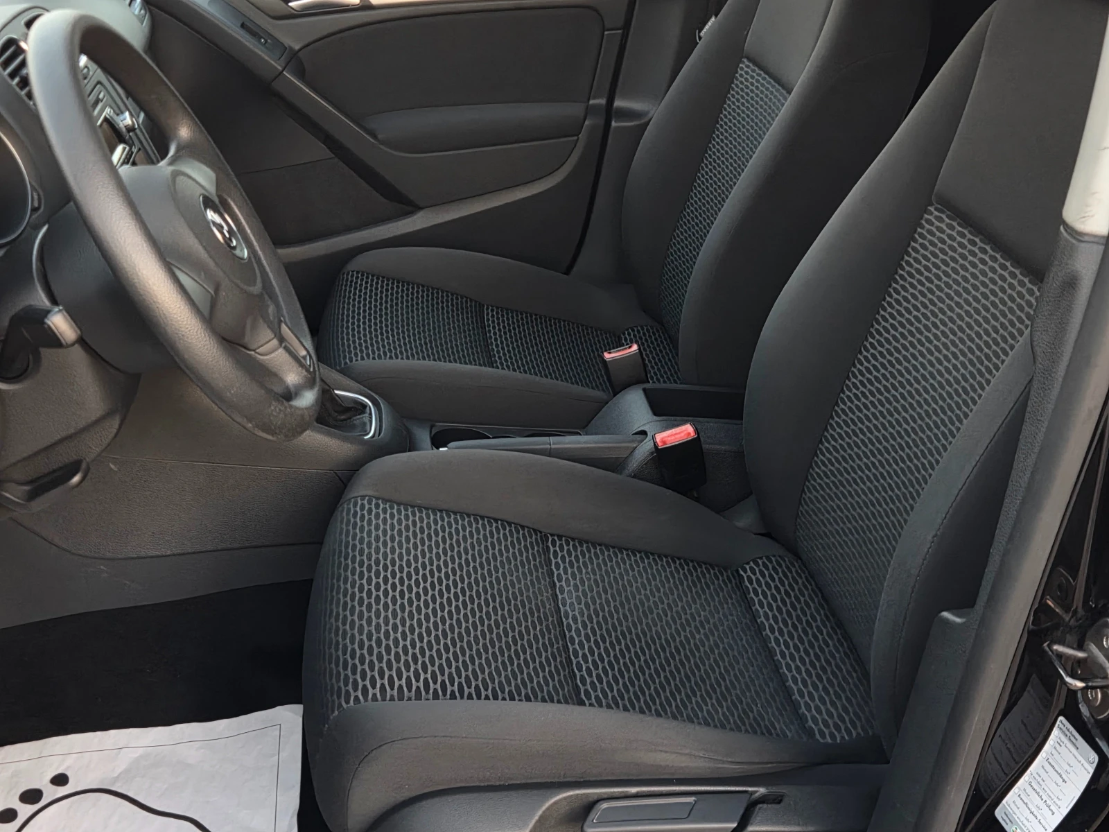 VW Golf 1.4i/БЕНЗИН/УНИКАЛНО ЗАПАЗЕН АВТОМОБИЛ, снимка 12 - Автомобили и джипове - 55535307