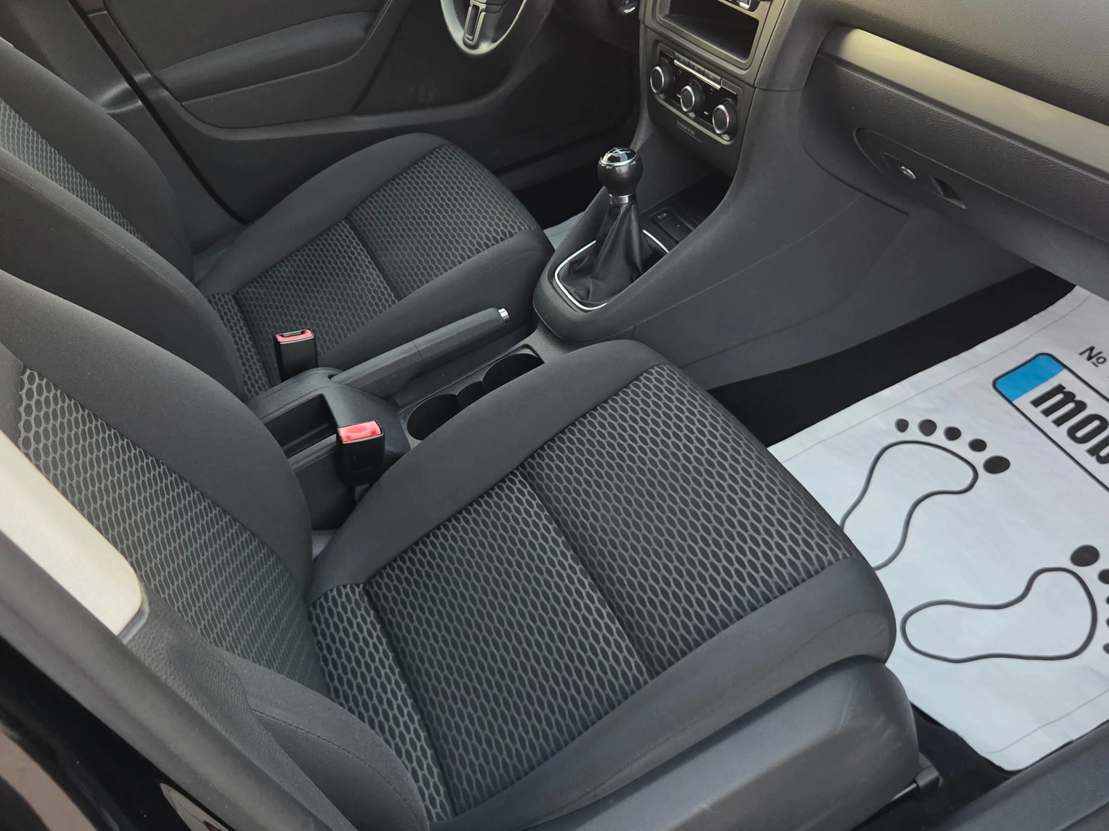VW Golf 1.4i/БЕНЗИН/УНИКАЛНО ЗАПАЗЕН АВТОМОБИЛ, снимка 7 - Автомобили и джипове - 55535307