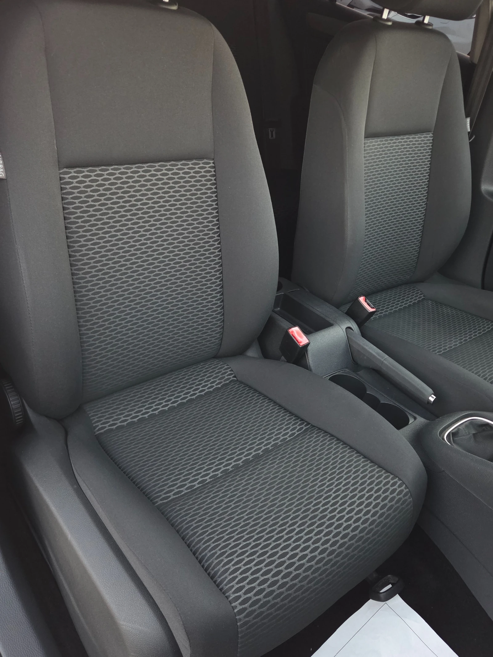 VW Golf 1.4i/БЕНЗИН/УНИКАЛНО ЗАПАЗЕН АВТОМОБИЛ, снимка 8 - Автомобили и джипове - 55535307