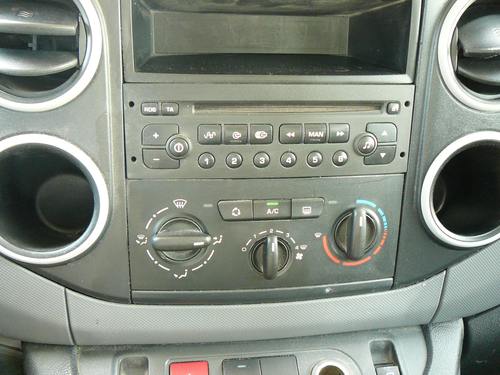 Citroen Berlingo 1.6hdi евро5 Климa, снимка 12 - Автомобили и джипове - 55730079