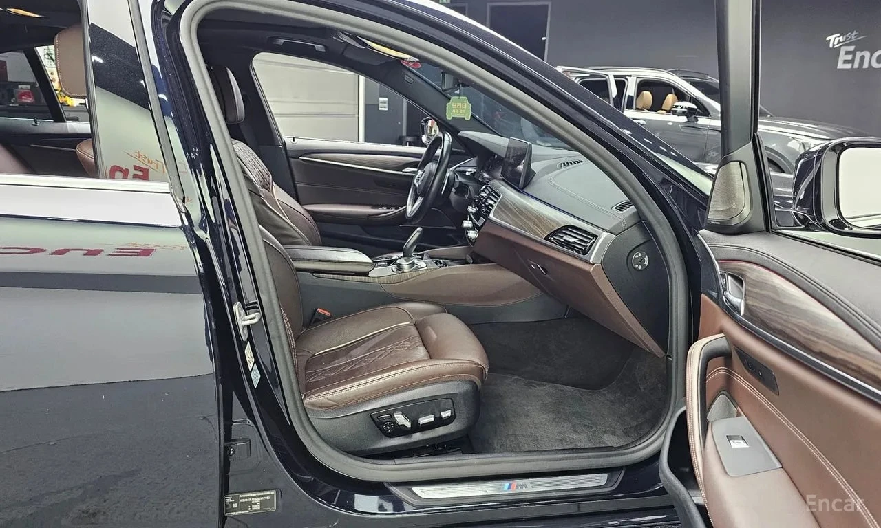 BMW 530 i xDrive M Sport | АВТОФИНАНСИРАНЕ , снимка 11 - Автомобили и джипове - 56107906