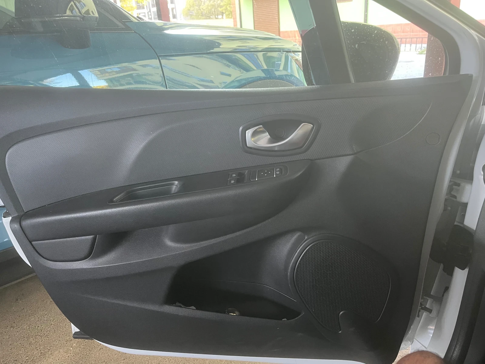 Renault Clio 1.5 dci, снимка 8 - Автомобили и джипове - 56208732