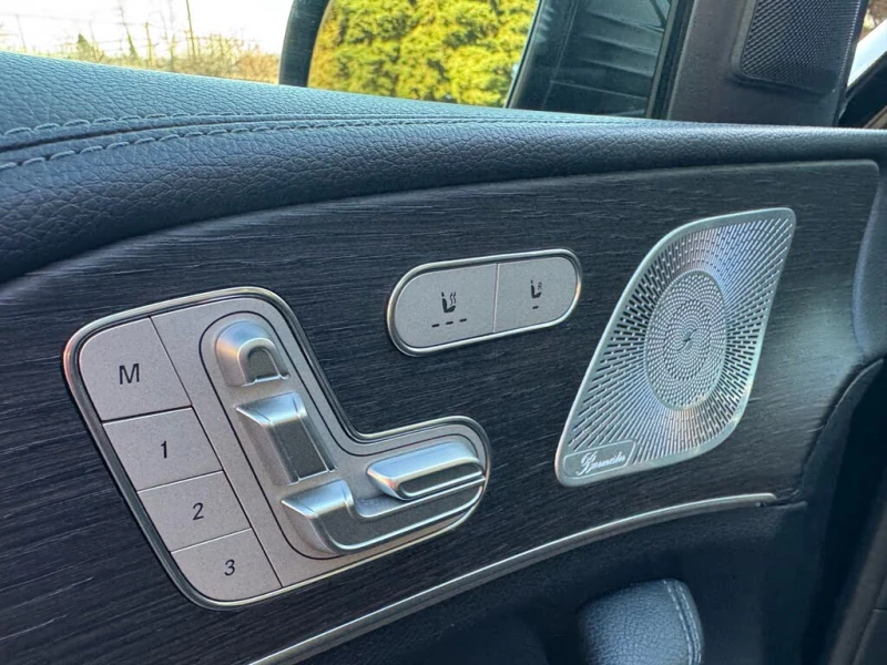 Mercedes-Benz GLE 350 AMG PACK* AWD* AMBIENT* BURMASTER* PANO* LANE ASSI, снимка 14 - Автомобили и джипове - 53058510