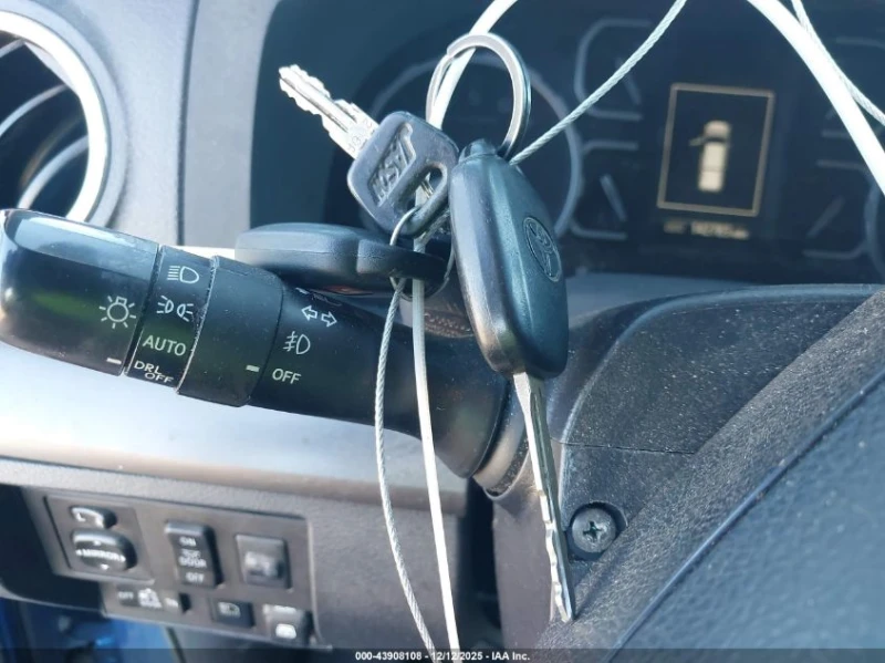 Toyota Tundra 5.7L V-8 DOHC, VVT, 381HP 4X2 Drive, снимка 3 - Автомобили и джипове - 53497691