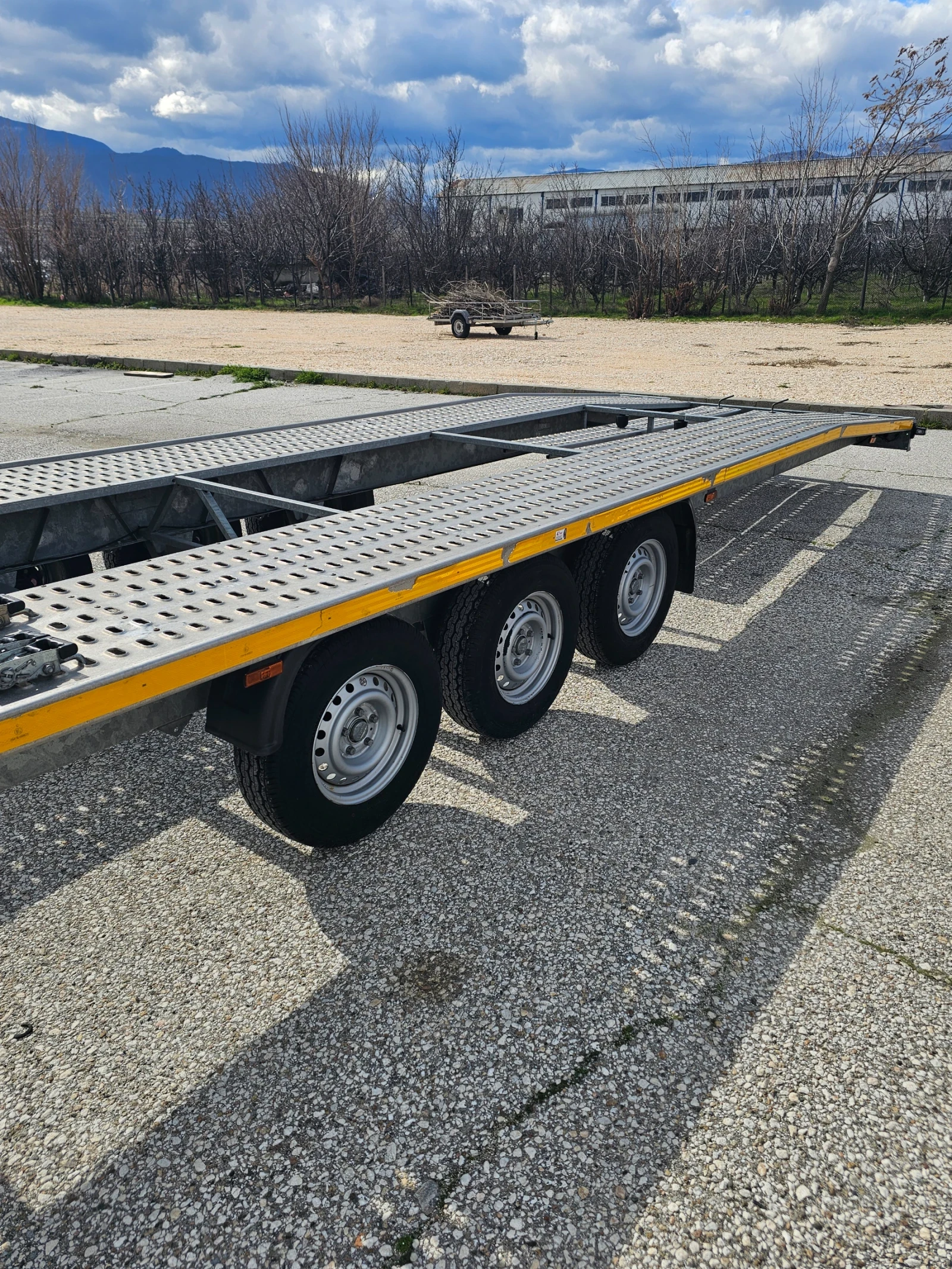 �� ��������� Besttrailers | Mobile.bg � ����������� 4