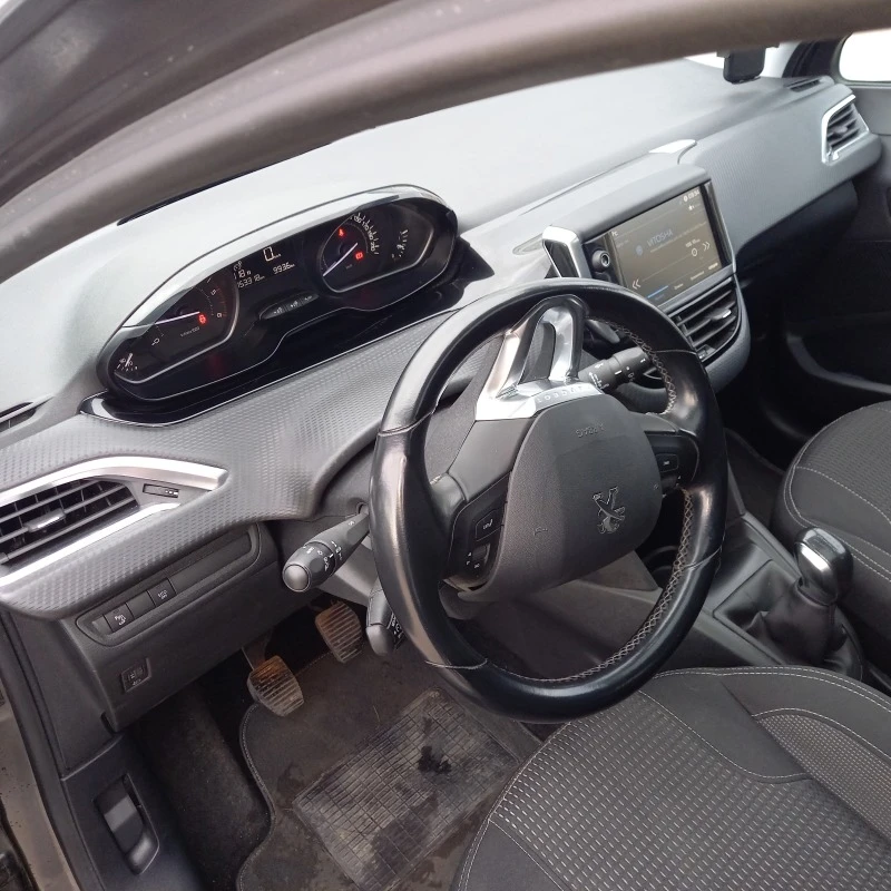 Peugeot 208, снимка 6 - Автомобили и джипове - 46908315