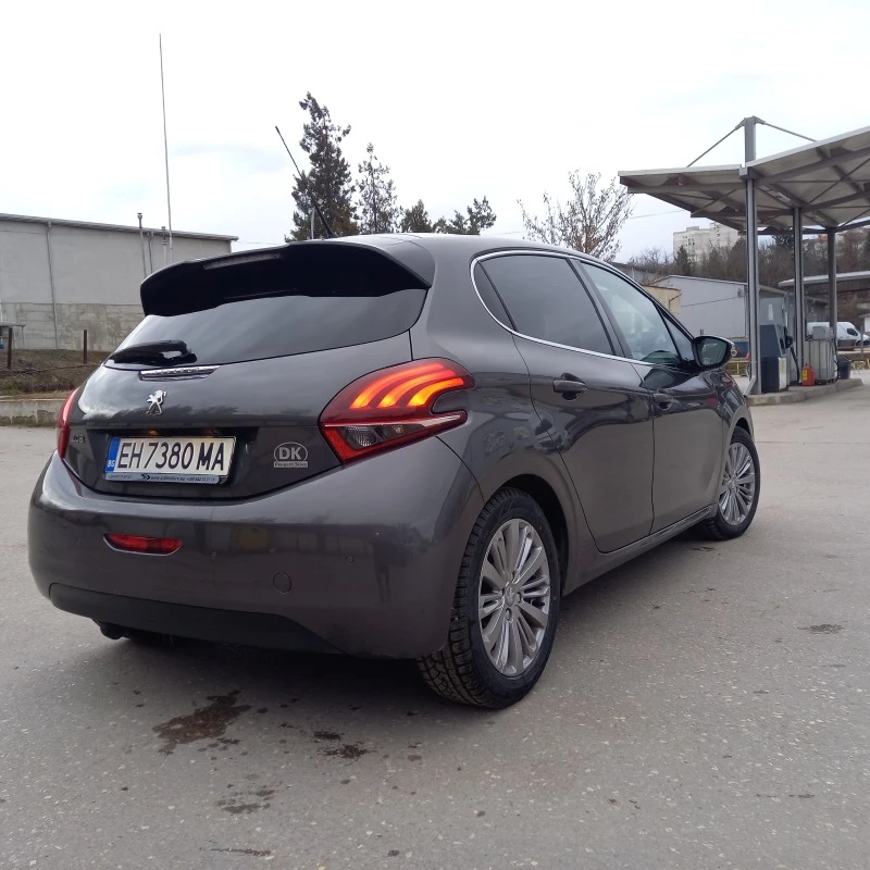 Peugeot 208, снимка 5 - Автомобили и джипове - 47336580