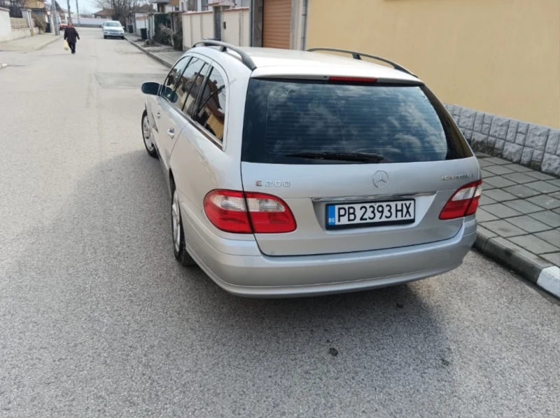 Mercedes-Benz E 200 компресор, Комби., снимка 5 - Автомобили и джипове - 52403156