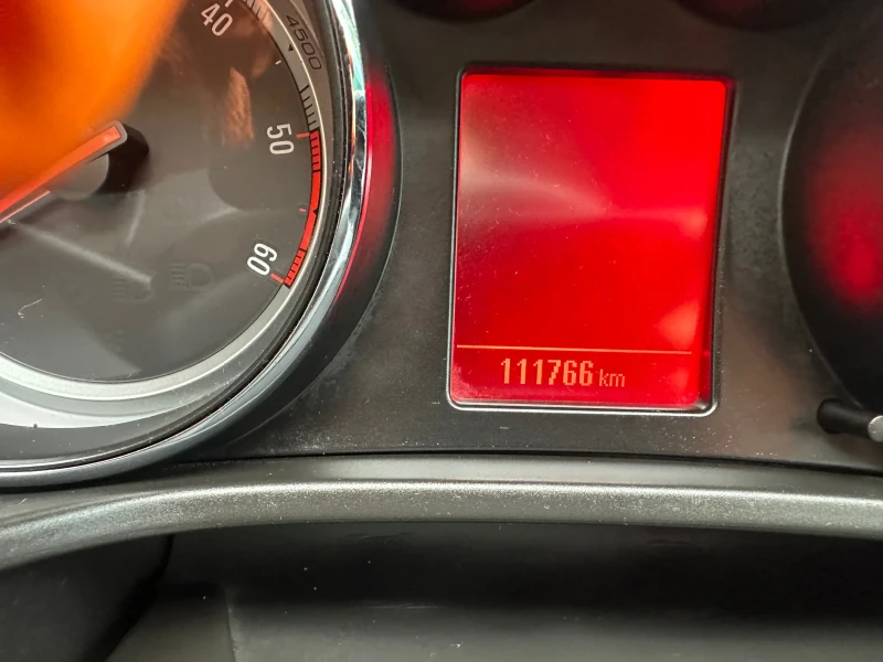 Opel Insignia 1.9-4X4-111800 KM!! РЕГИСТРИРАНА!!, снимка 10 - Автомобили и джипове - 51265286