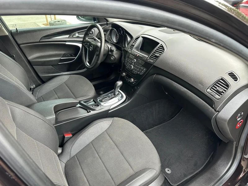 Opel Insignia 1.9-4X4-111800 KM!! РЕГИСТРИРАНА!!, снимка 11 - Автомобили и джипове - 51265286