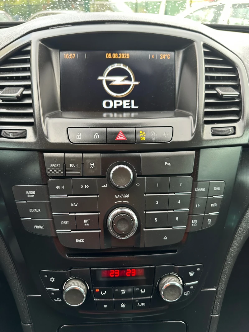 Opel Insignia 1.9-4X4-111800 KM!! РЕГИСТРИРАНА!!, снимка 9 - Автомобили и джипове - 51265286