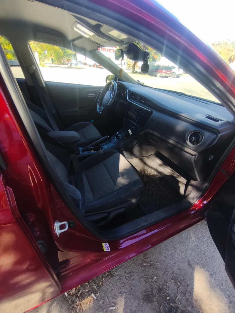 Toyota Auris, снимка 9 - Автомобили и джипове - 51759226