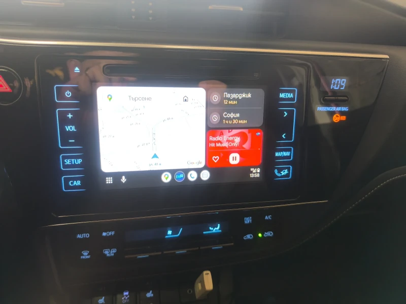 Toyota Auris, снимка 15 - Автомобили и джипове - 51759226