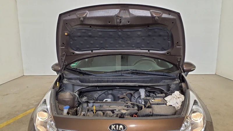 Kia Rio 1, 4i Automatik, снимка 12 - Автомобили и джипове - 52355159