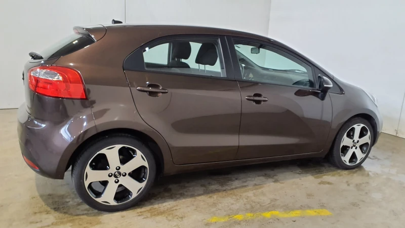 Kia Rio 1, 4i Automatik, снимка 2 - Автомобили и джипове - 52355159