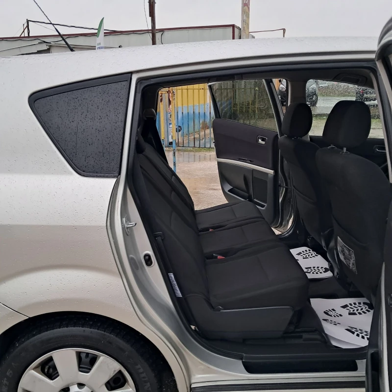 Toyota Corolla verso 2.2D4D, снимка 11 - Автомобили и джипове - 53059053