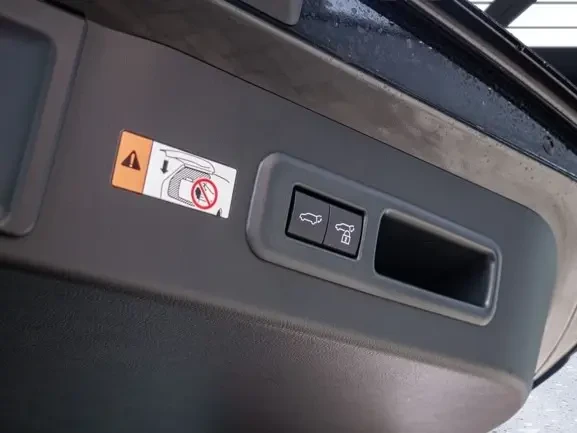 Lexus LBX = Elegant = Black Edition Гаранция, снимка 15 - Автомобили и джипове - 55070959