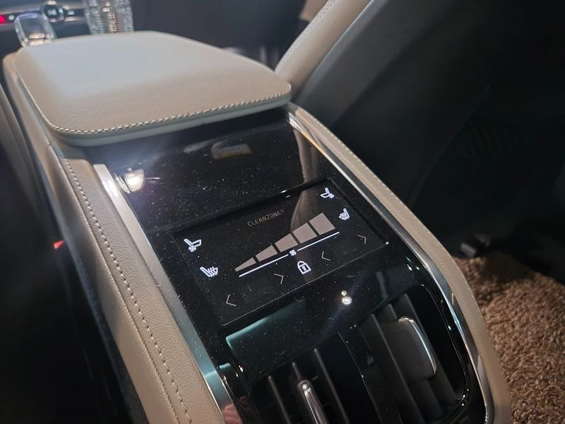 Volvo S90 КРАЙНА ЦЕНА: 47628 EUR, снимка 16 - Автомобили и джипове - 55966928