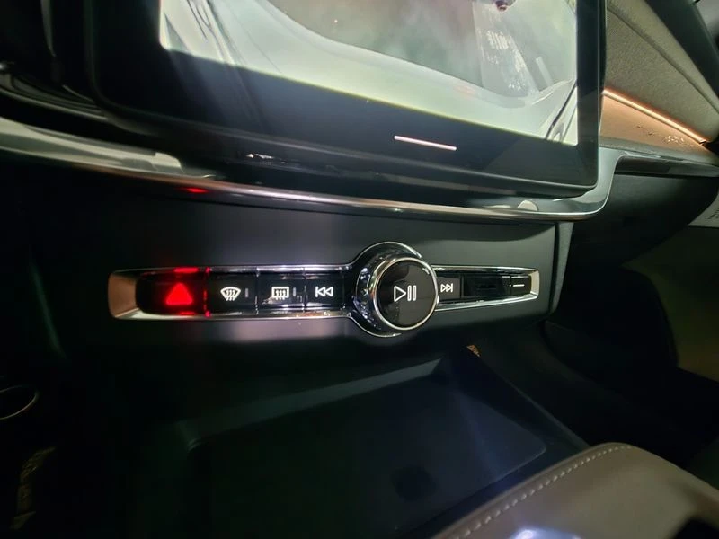 Volvo S90 КРАЙНА ЦЕНА: 47628 EUR, снимка 13 - Автомобили и джипове - 55966928