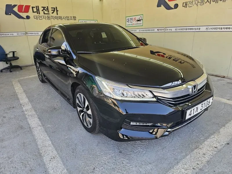 Honda Accord 2.0 Hybrid 9Th Generation, снимка 3 - Автомобили и джипове - 56021376