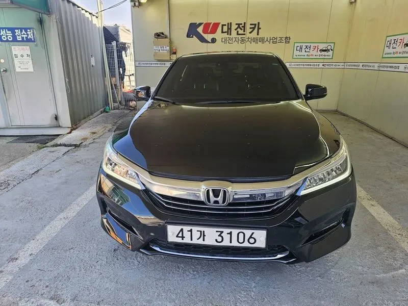 Honda Accord 2.0 Hybrid 9Th Generation, снимка 2 - Автомобили и джипове - 56021376