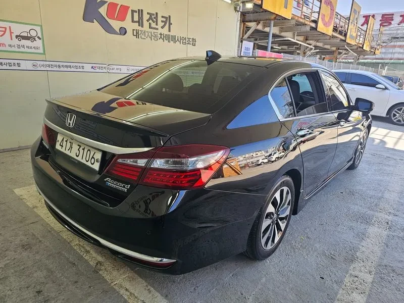 Honda Accord 2.0 Hybrid 9Th Generation, снимка 10 - Автомобили и джипове - 56021376