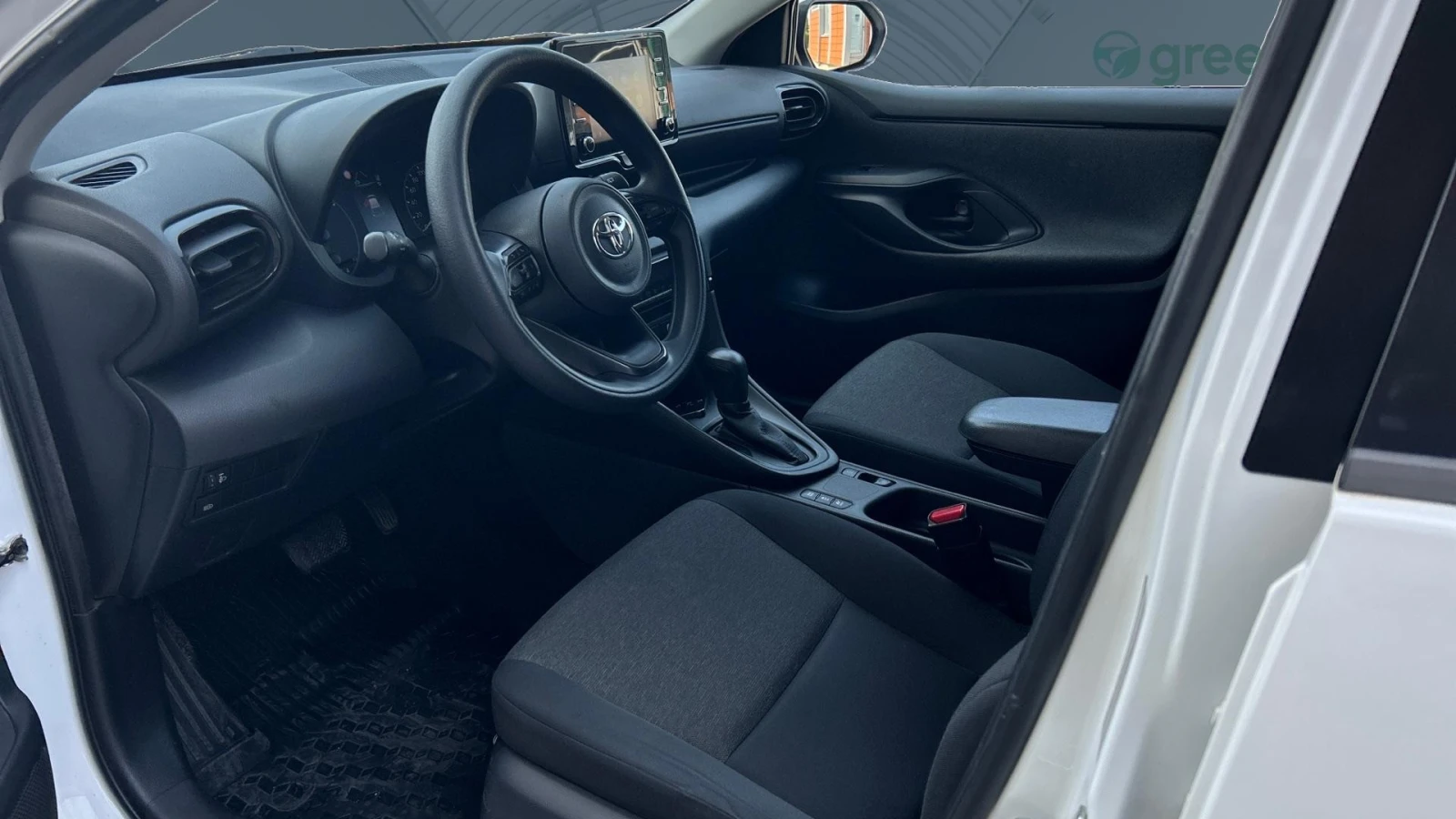 Toyota Yaris 1.5 HSD, Месечна вноска от 440 лв. - изображение 9
