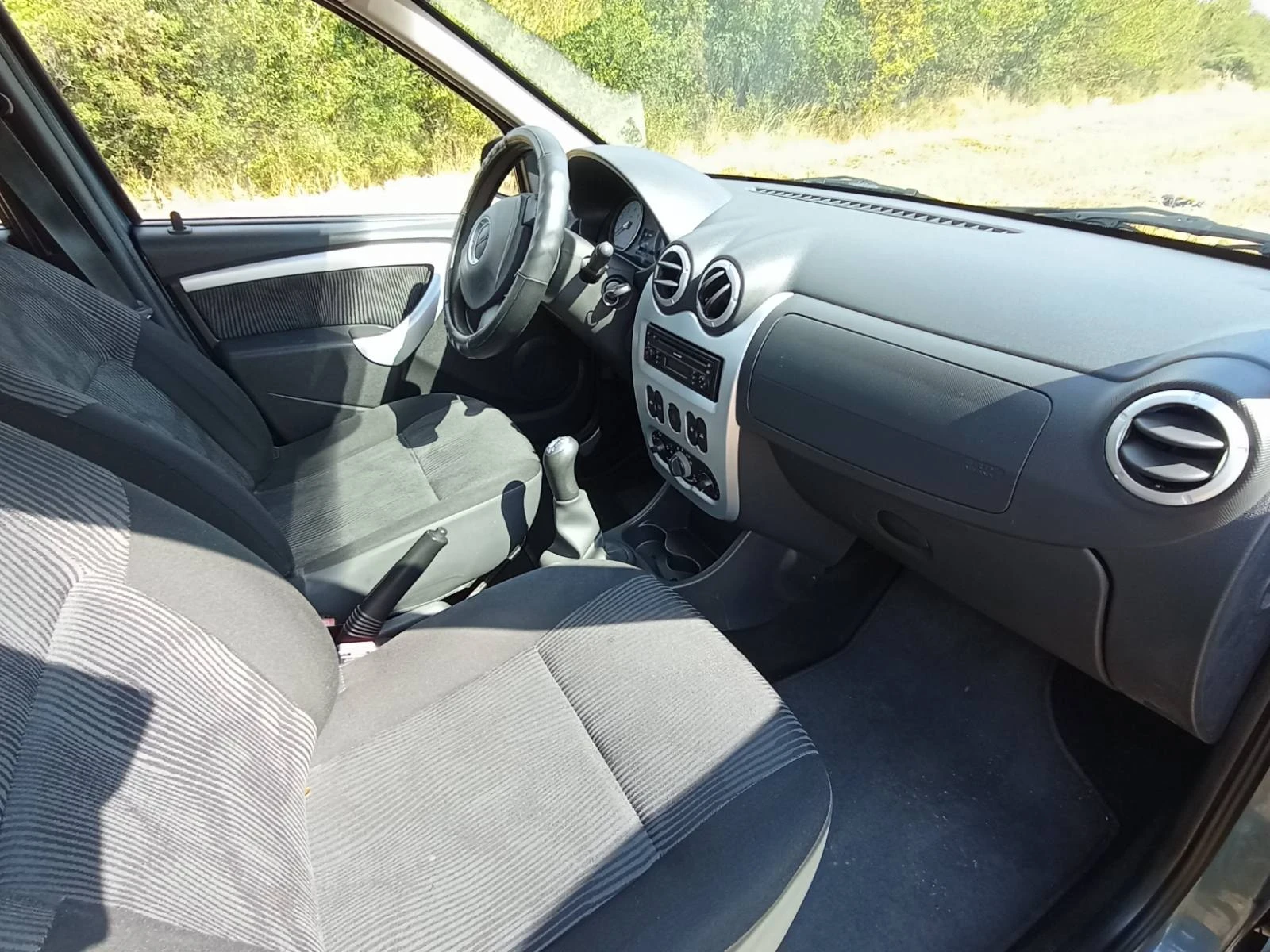 Dacia Logan LAUREATE 1, 4MPI 75к.с - изображение 5