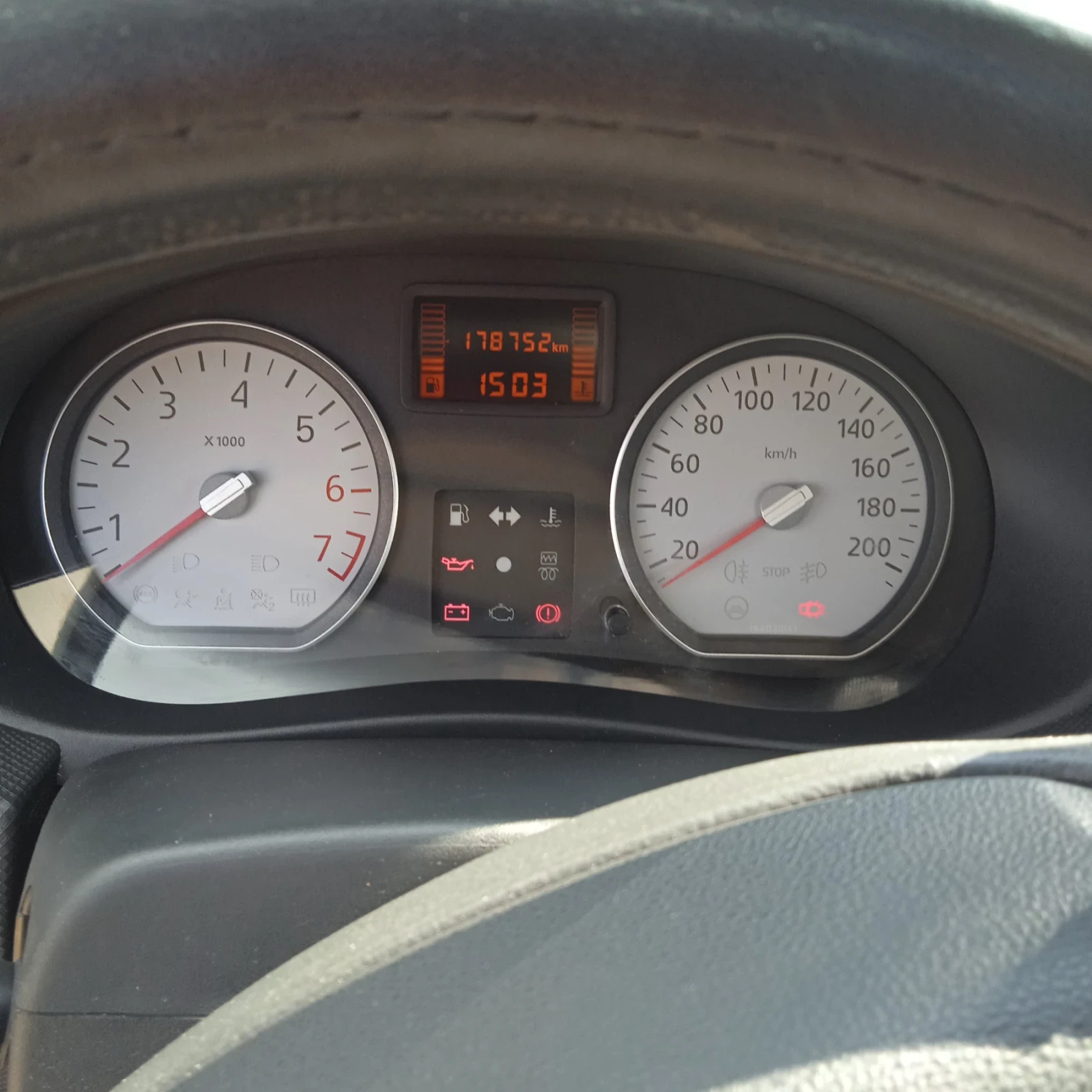 Dacia Logan LAUREATE 1, 4MPI 75к.с - изображение 6