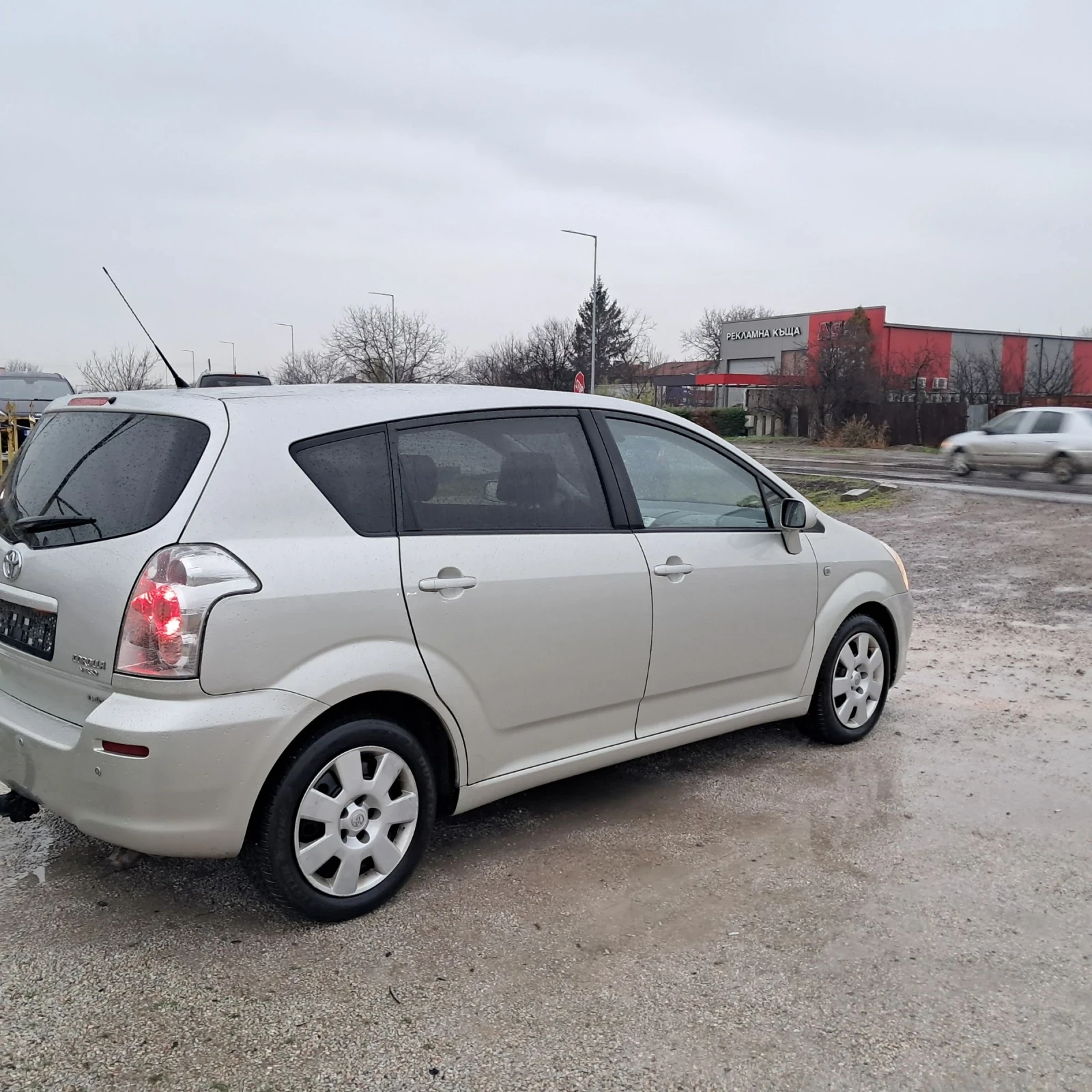 Toyota Corolla verso 2.2D4D - изображение 4