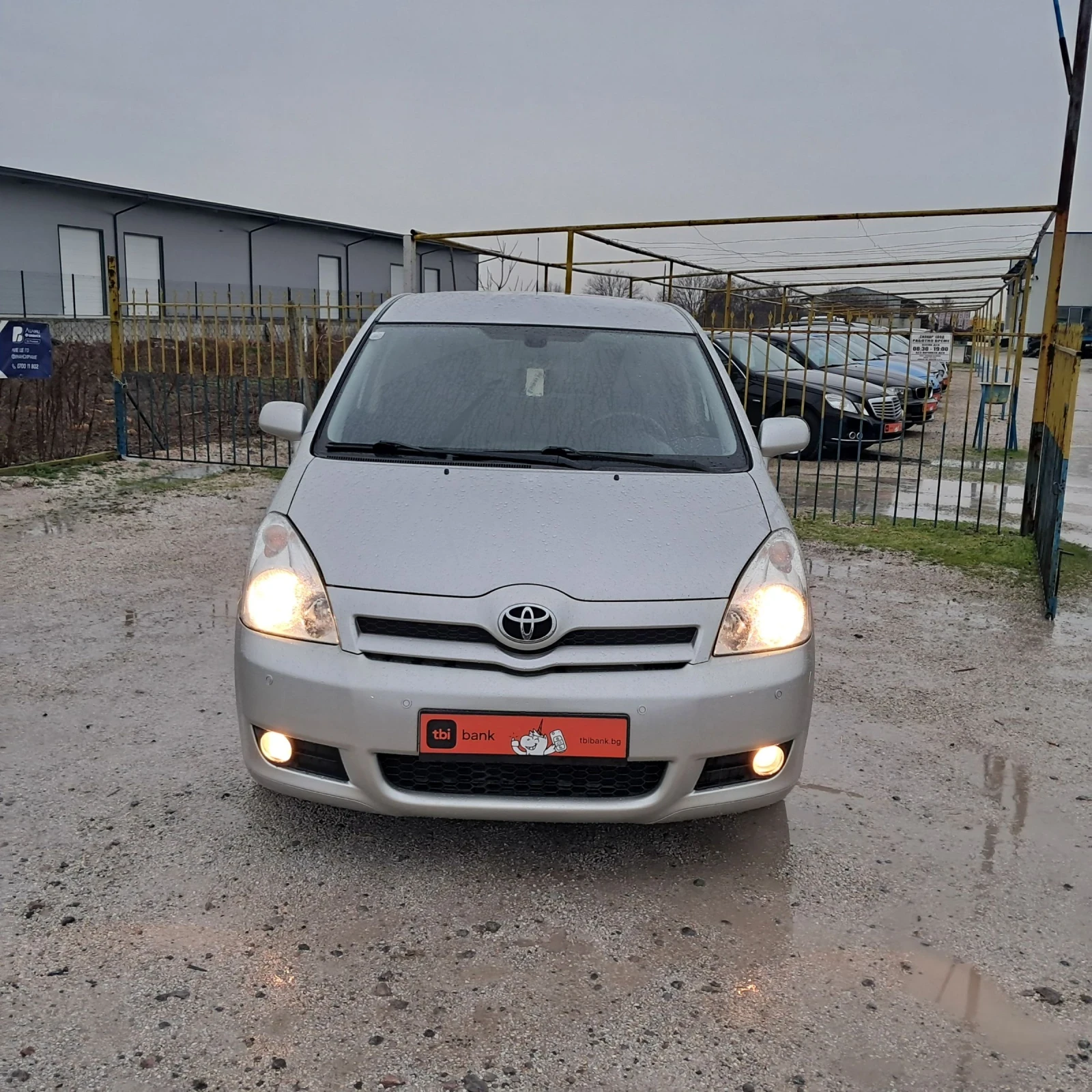 Toyota Corolla verso 2.2D4D - изображение 6