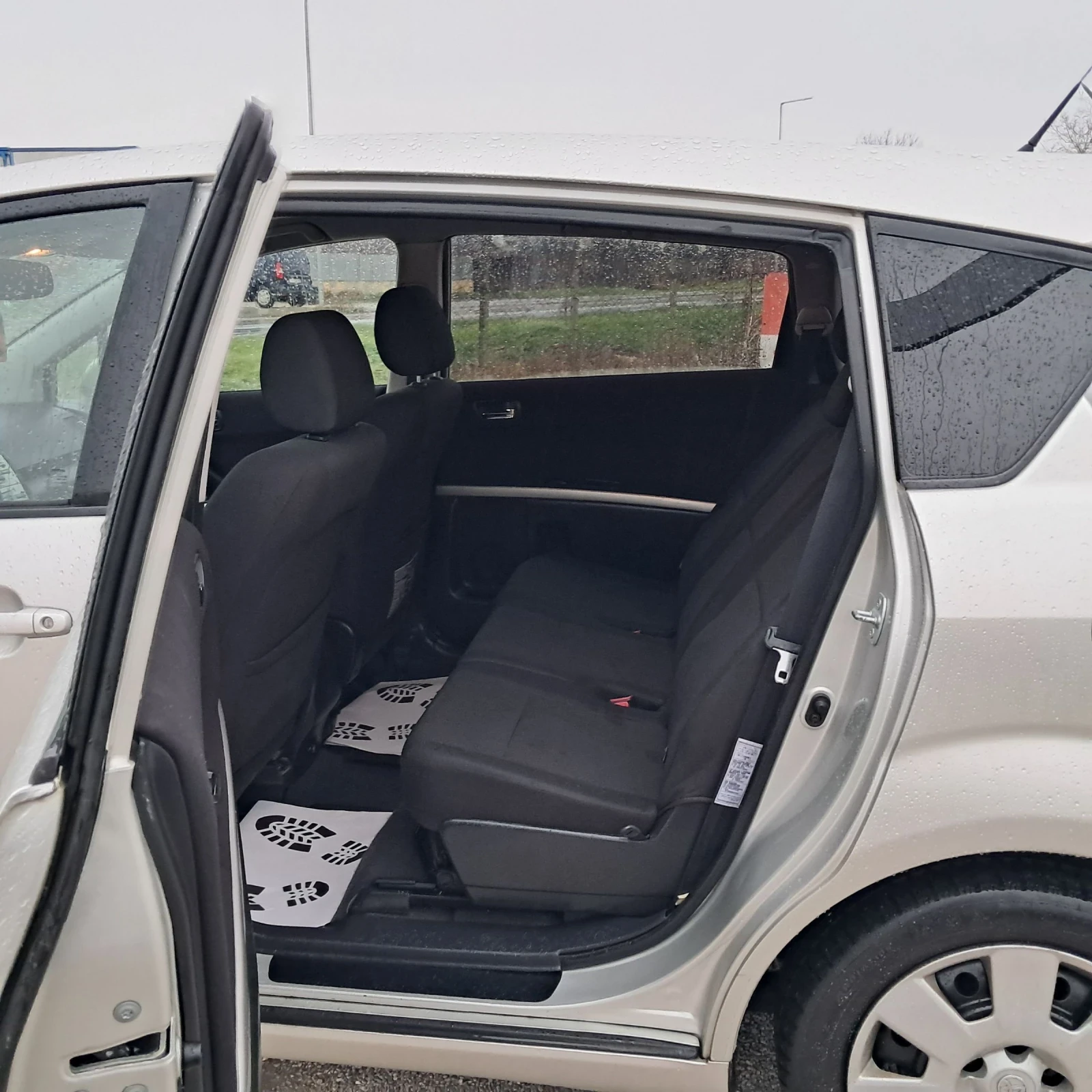 Toyota Corolla verso 2.2D4D - изображение 9