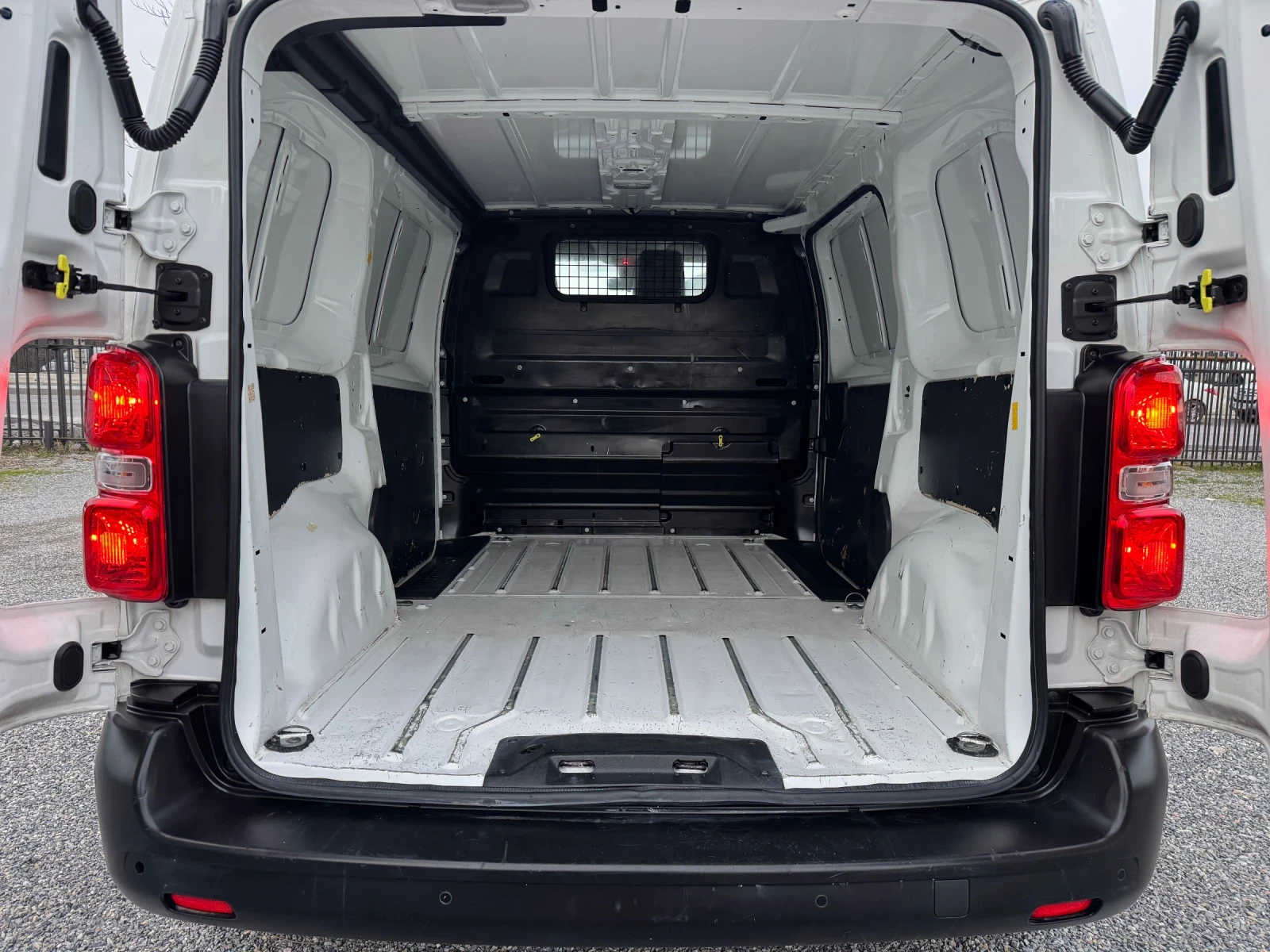 Toyota Proace City Verso Worker L1 3 seats!!CAMERA!! 6speed!! EURO 6 | Mobile.bg � ����������� 16