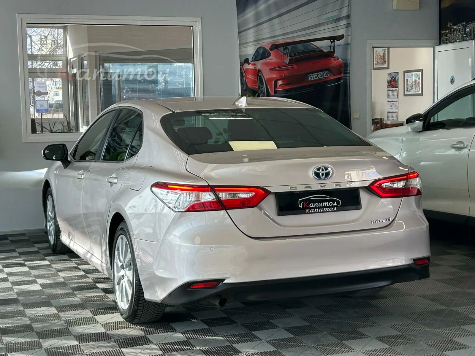 Toyota Camry 2.5 HYBRID DINAMIC 218кс - изображение 4