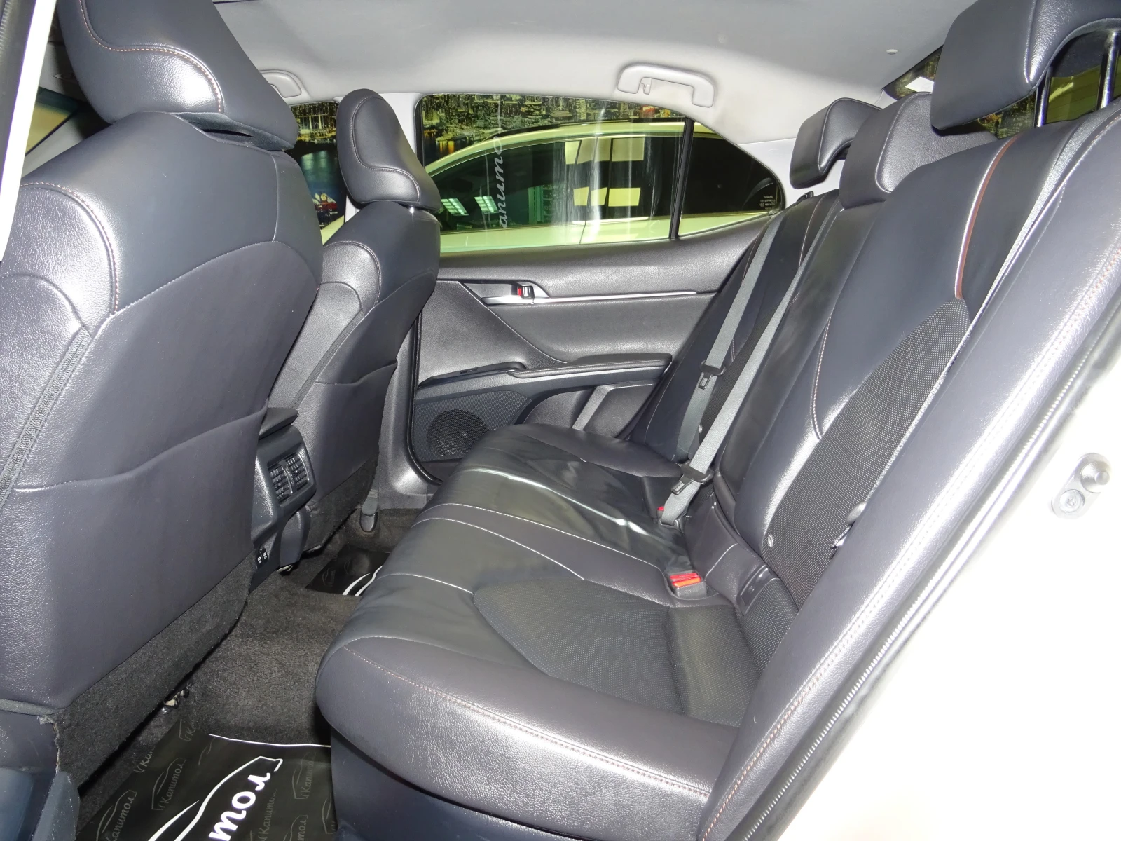 Toyota Camry 2.5 HYBRID DINAMIC 218кс, снимка 13 - Автомобили и джипове - 53726917