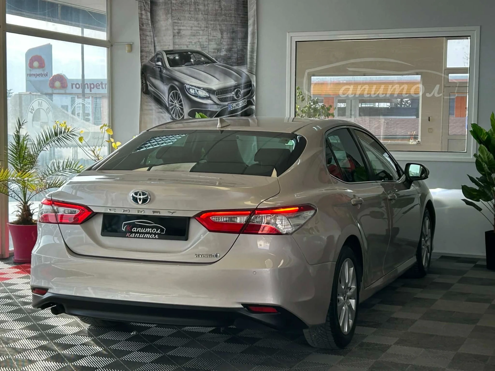 Toyota Camry 2.5 HYBRID DINAMIC 218кс - изображение 6
