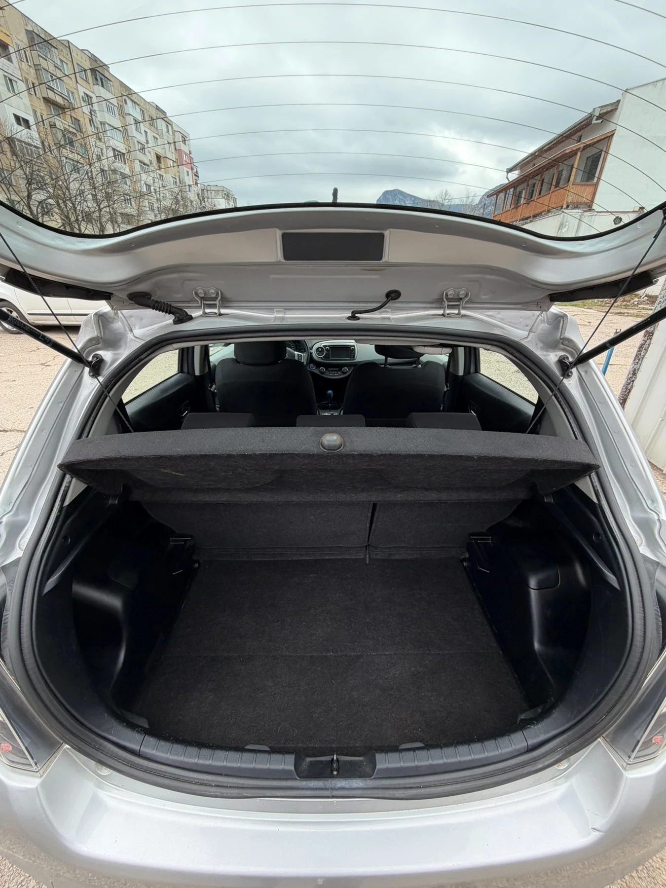 Toyota Yaris 1.5 Hybryd, снимка 8 - Автомобили и джипове - 54032046