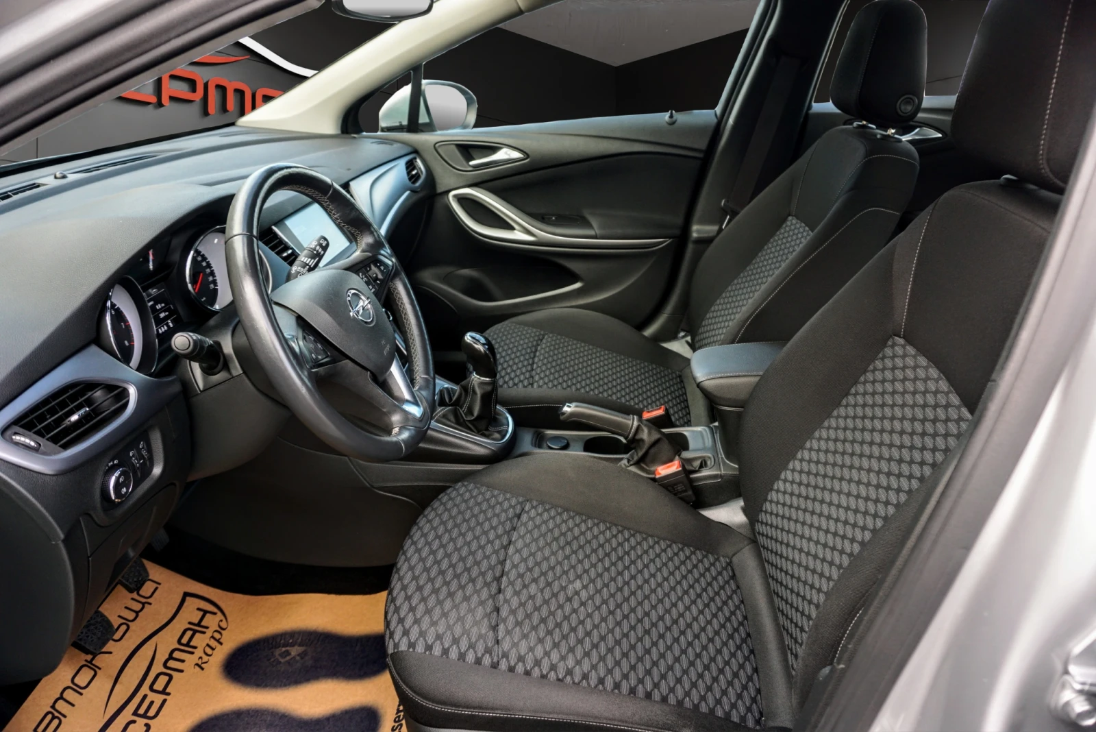 Opel Astra 1.4i TURBO  ST, снимка 8 - Автомобили и джипове - 54691468