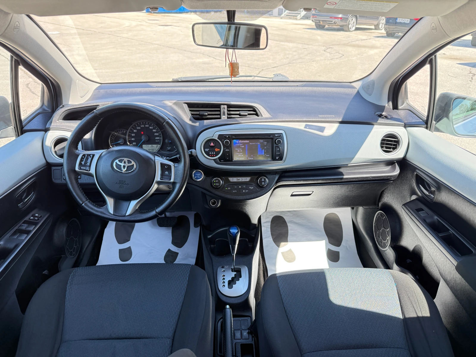 Toyota Yaris 1.5 hybrid/ГАРАНЦИЯ, снимка 11 - Автомобили и джипове - 54966711