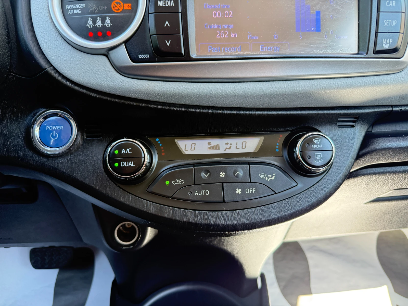 Toyota Yaris 1.5 hybrid/ГАРАНЦИЯ, снимка 13 - Автомобили и джипове - 54966711