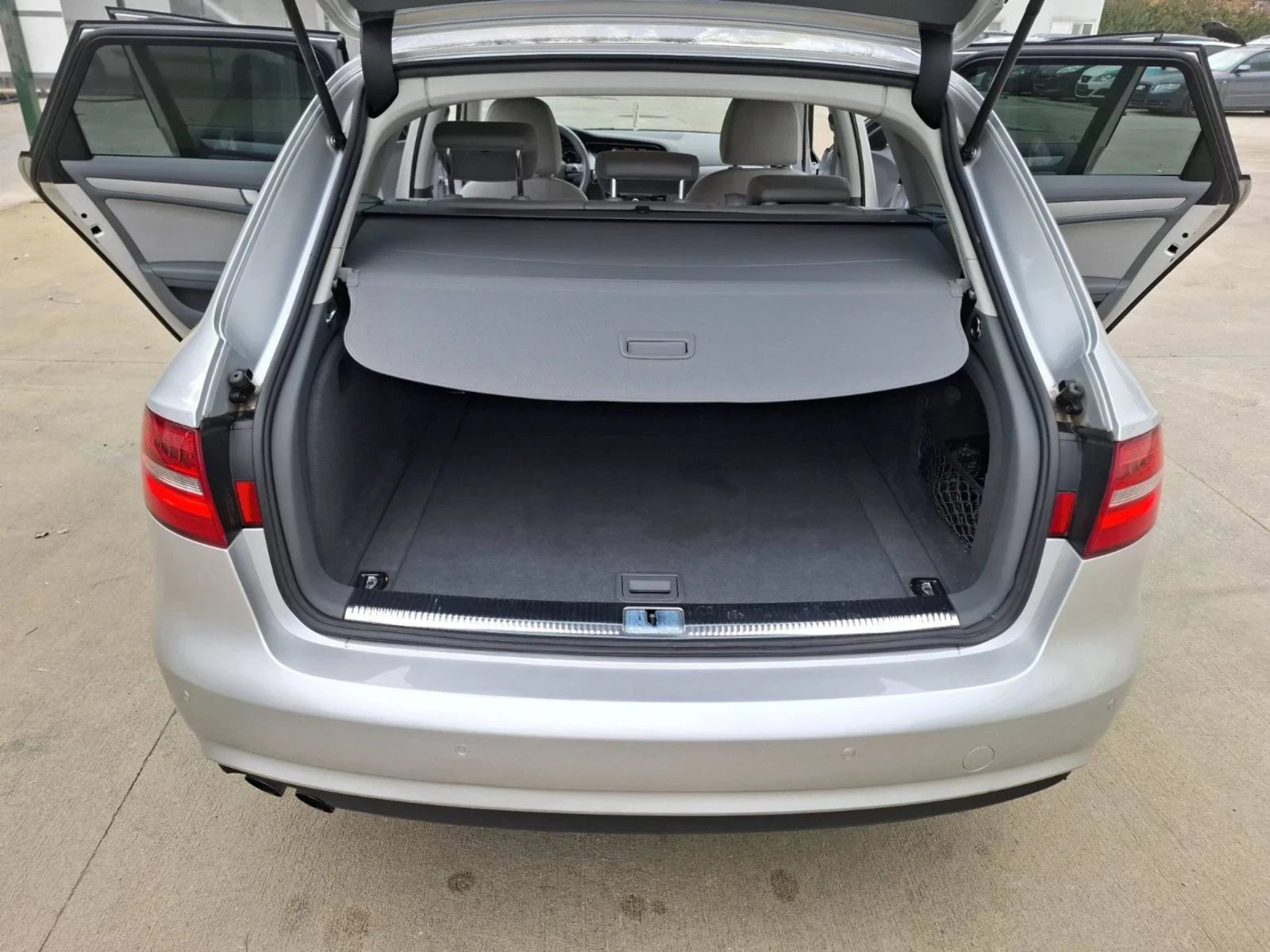 Audi A4 2.0, снимка 14 - Автомобили и джипове - 55158135