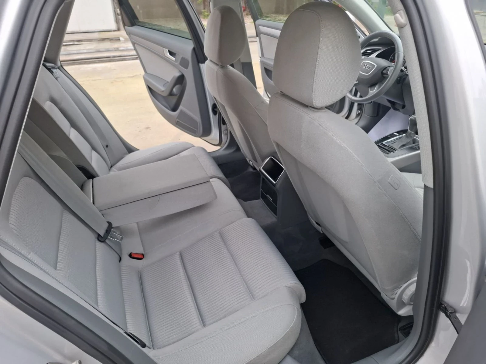 Audi A4 2.0, снимка 10 - Автомобили и джипове - 55158135